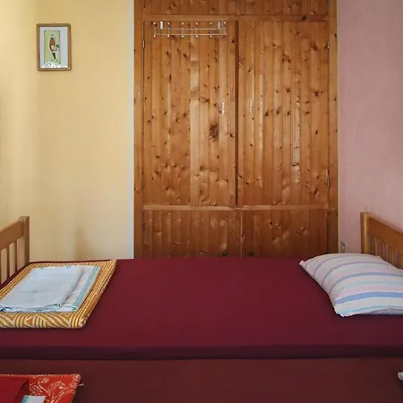 Ikar Hut Hostel
